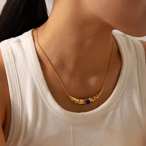 Gold_Retro_Moon_Necklace_For_Women